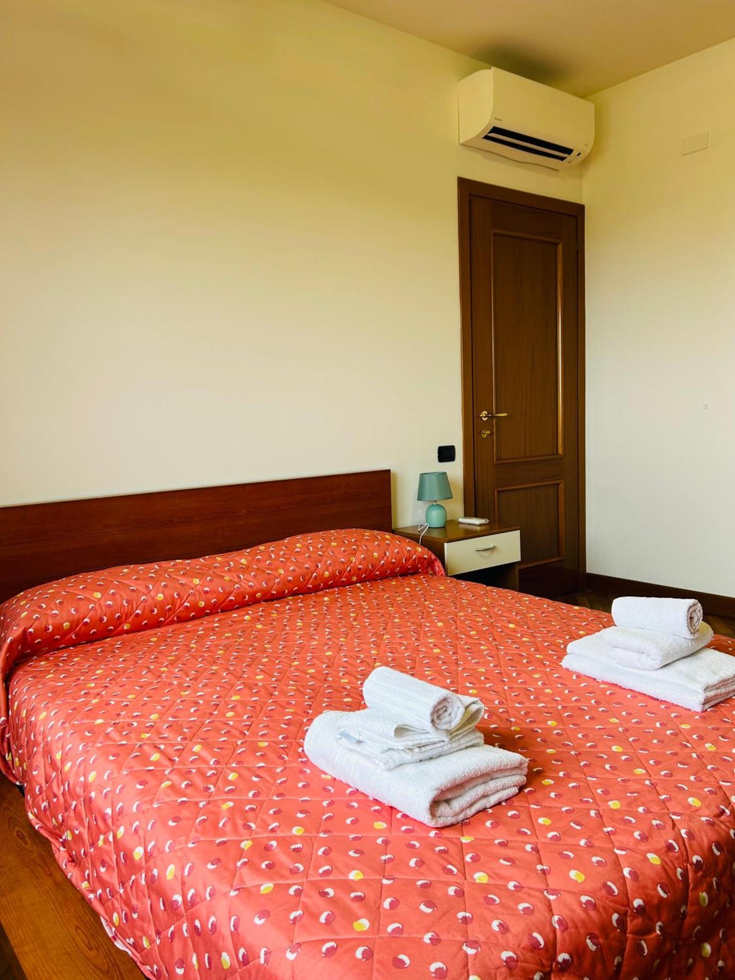 The House Room Aeroporto 菲乌米奇诺 外观 照片