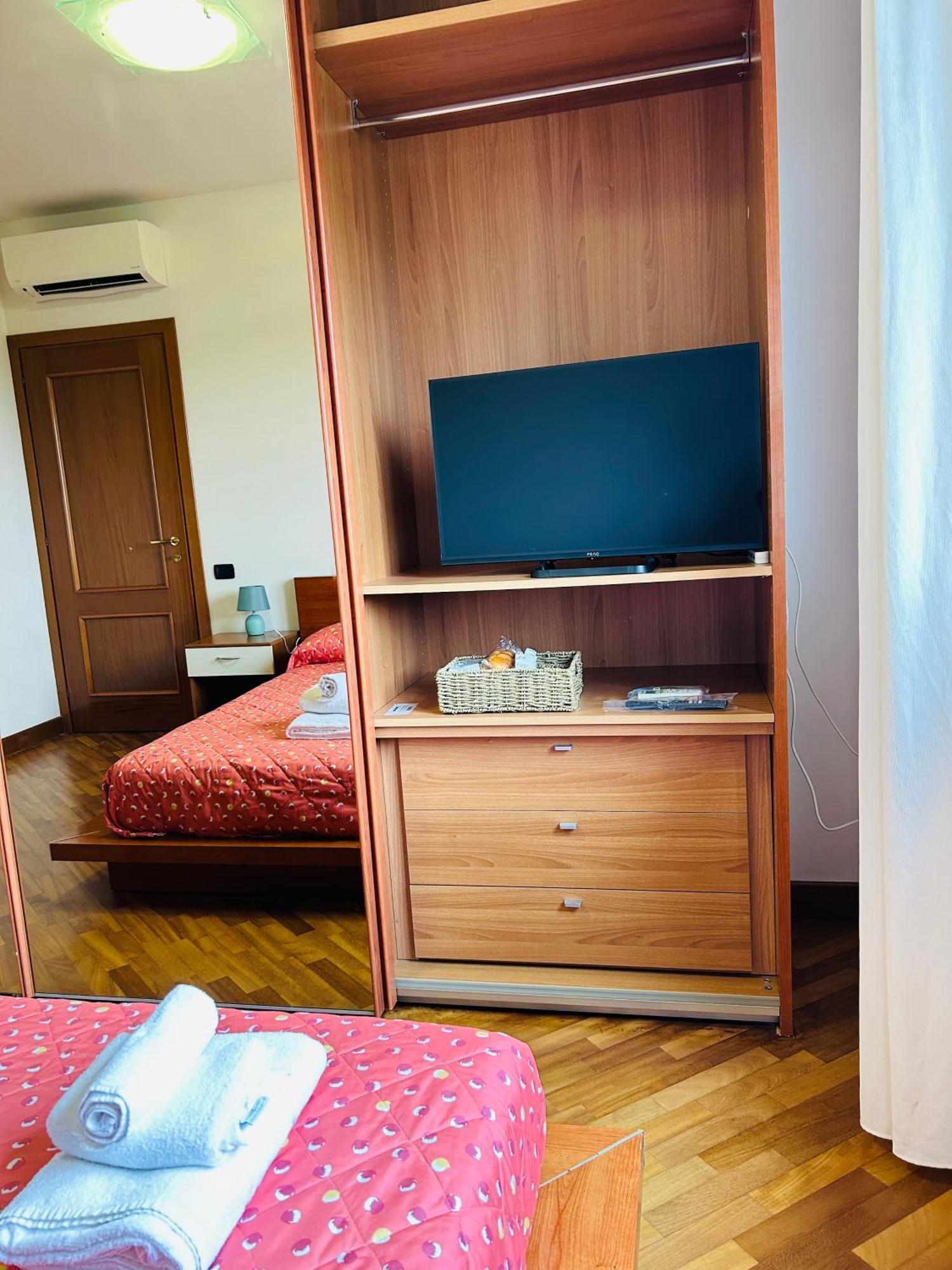 The House Room Aeroporto 菲乌米奇诺 外观 照片